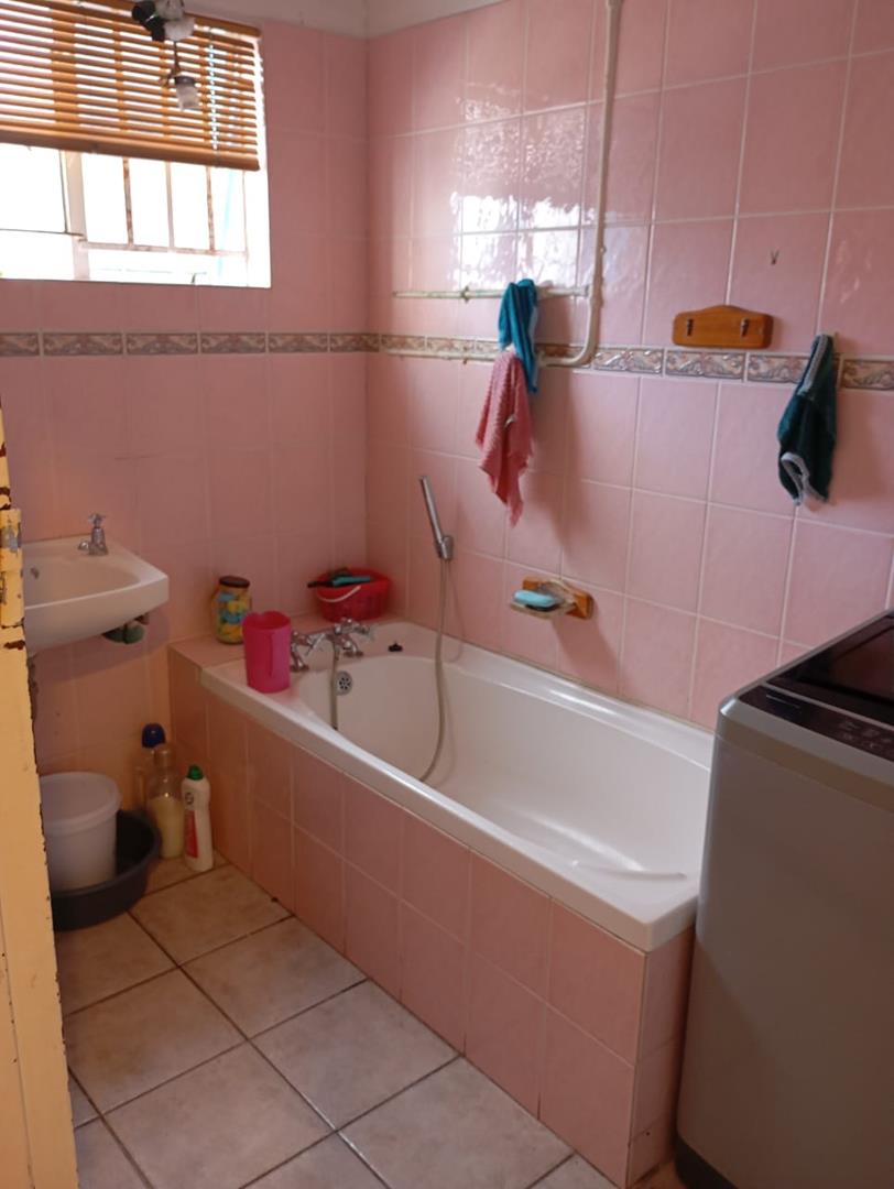 To Let 3 Bedroom Property for Rent in Cravenby Western Cape
